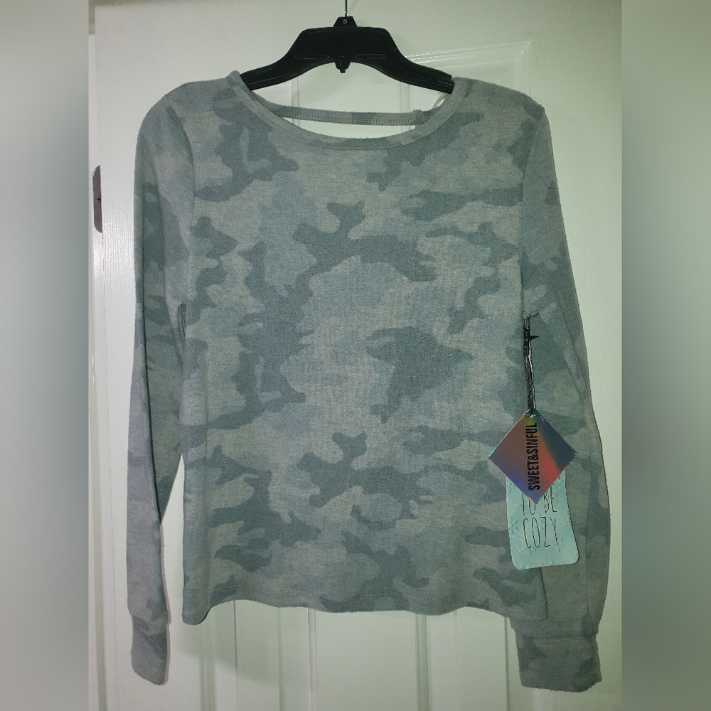 Camo long sleeve NWTS